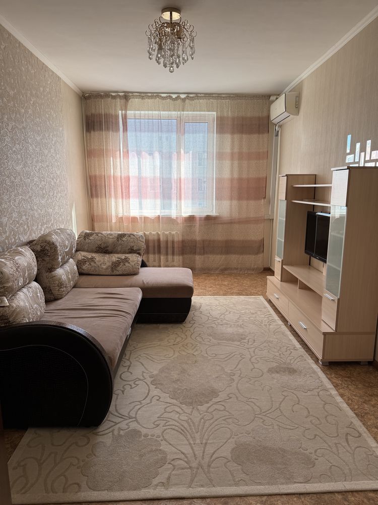 Продам 1-ком.  37 кв. м. (Сауран, 14)