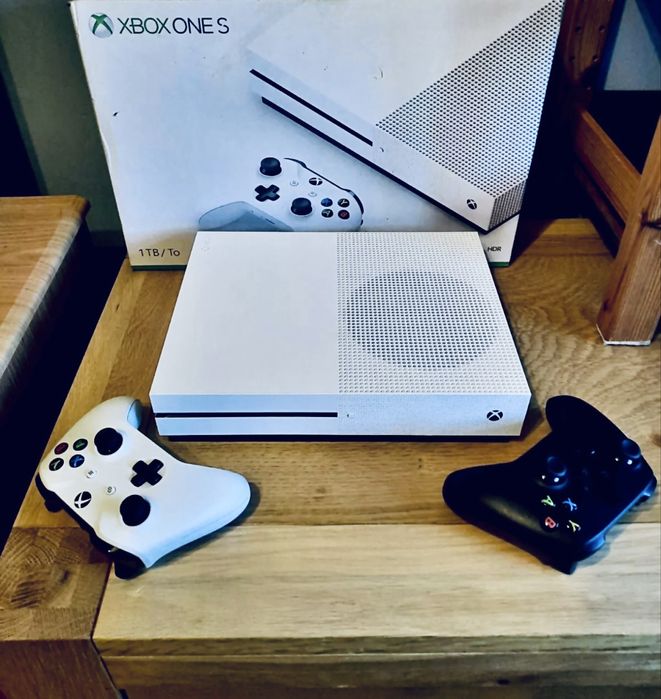 Xbox One S 1TB Гаранция 1г