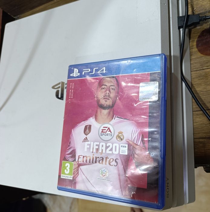 PlayStation 4 Disk FIFA 2020 sotiladi