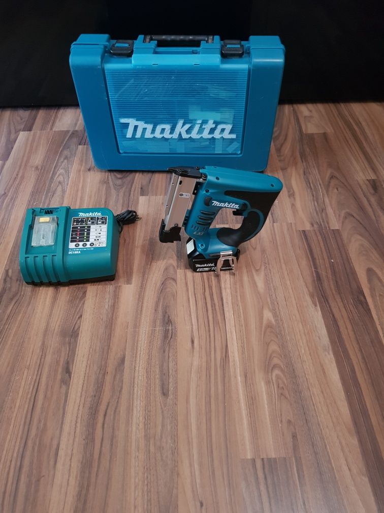 Makita BST 220 Capsator cu acumulator  18 v ca NOU
