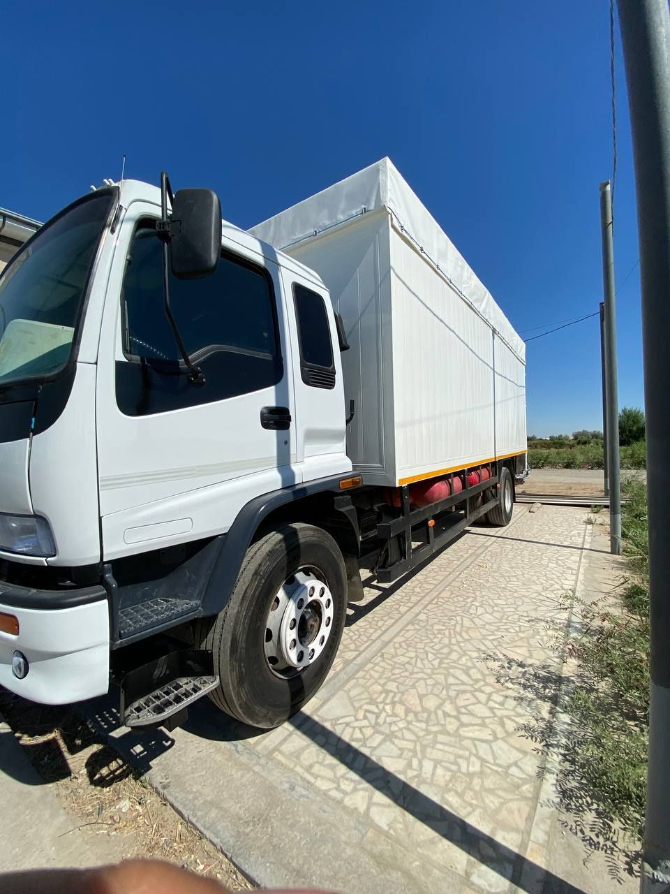 Isuzu 2020 yil tazo metali