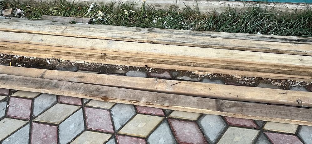 Доски чёрный потолок. Стропила б/у