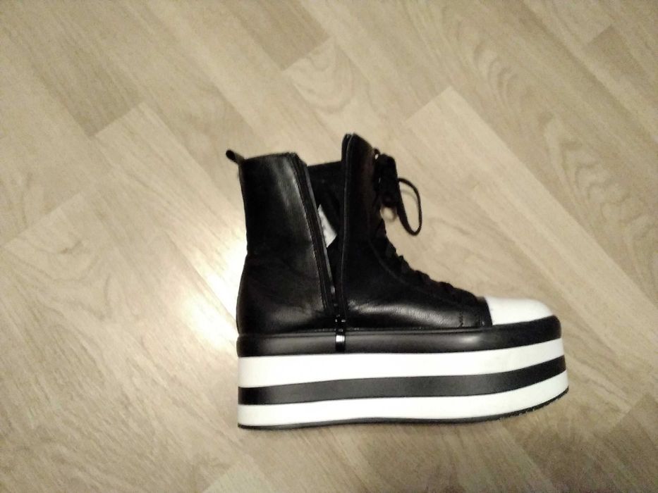 Încălțăminte modernă