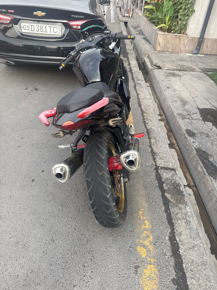 Kavasakiy moto sotiladi holati yaxshi
