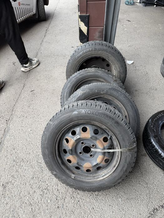 Диски (без колпаков) с зимними шинами