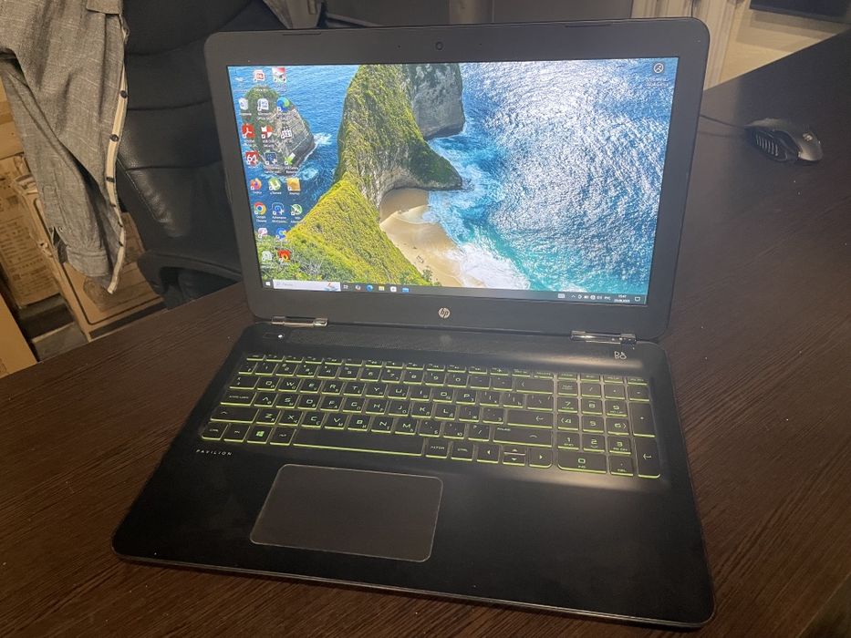 Продам бюджетно игровой ноутбук hp core i5 сумка мышка