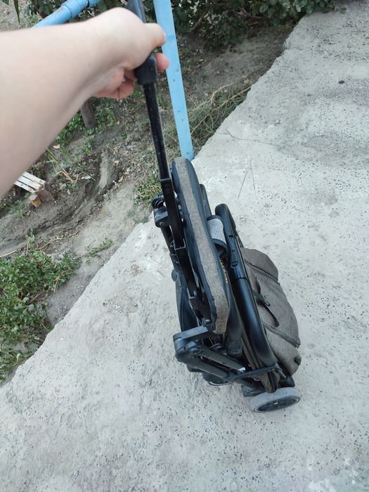 Продается б/у коляска прогулочная