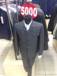 Продам классический костюм для мальчика ,дешево