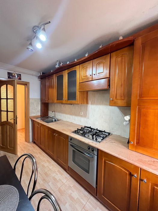 Inchiriez apartament 3 camere zona Pompieri - central