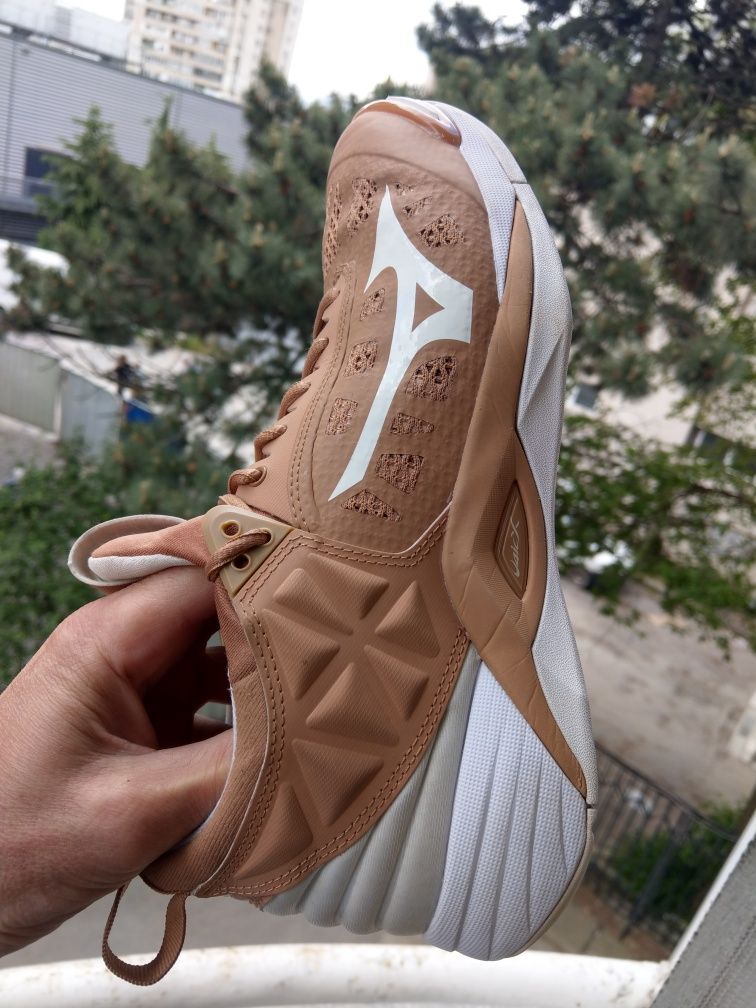 Резервирани.Mizuno Wave Momentum 2. 42нм. 27,0см.