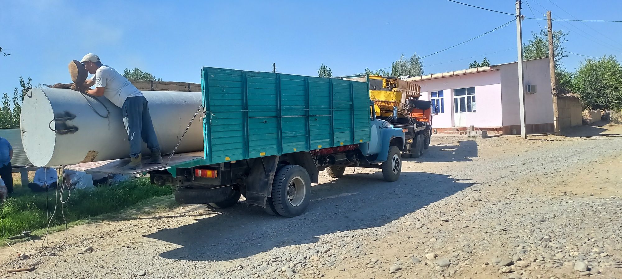 Yuk tashish xizmati samasval va bortli (plashatka)