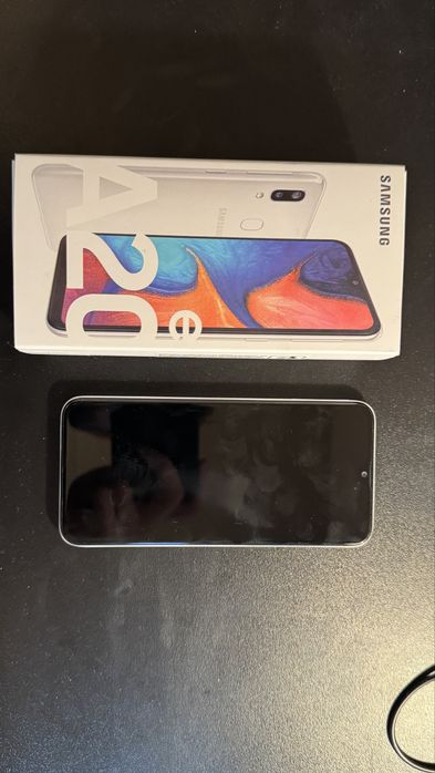 Samsung A20e – alb, stare excelentă, 32GB, liber de rețea