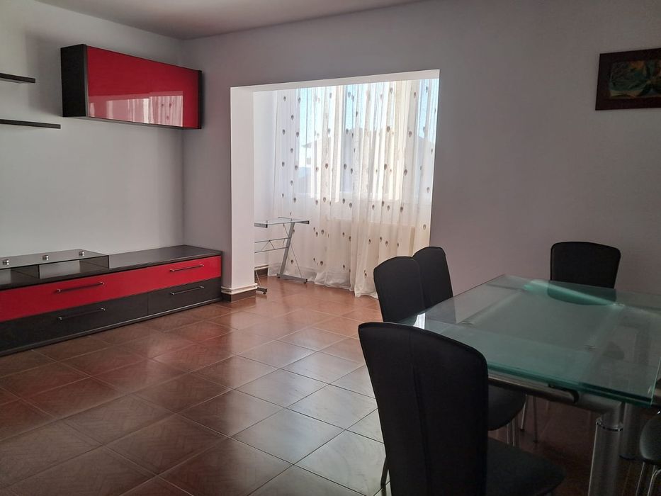 Vand apartament 3 camere