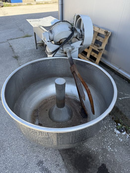 Вилична тестомесачка