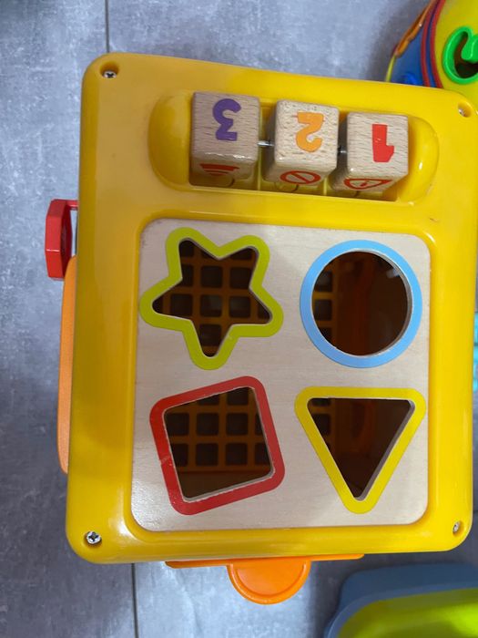 Дървен автобус с активности