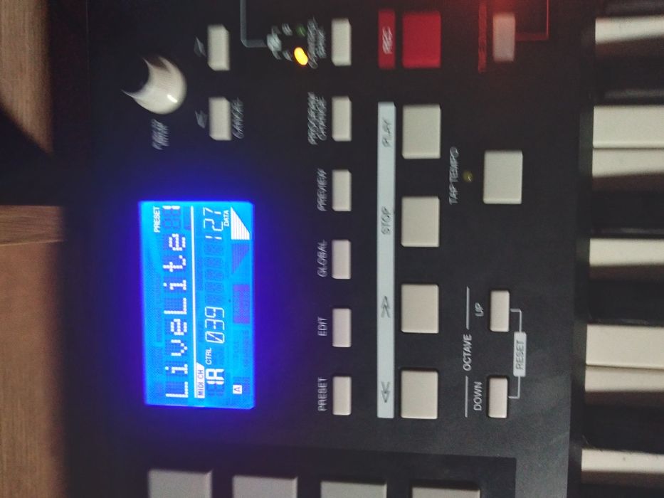 Orgă, controller midi Akai mpk 49