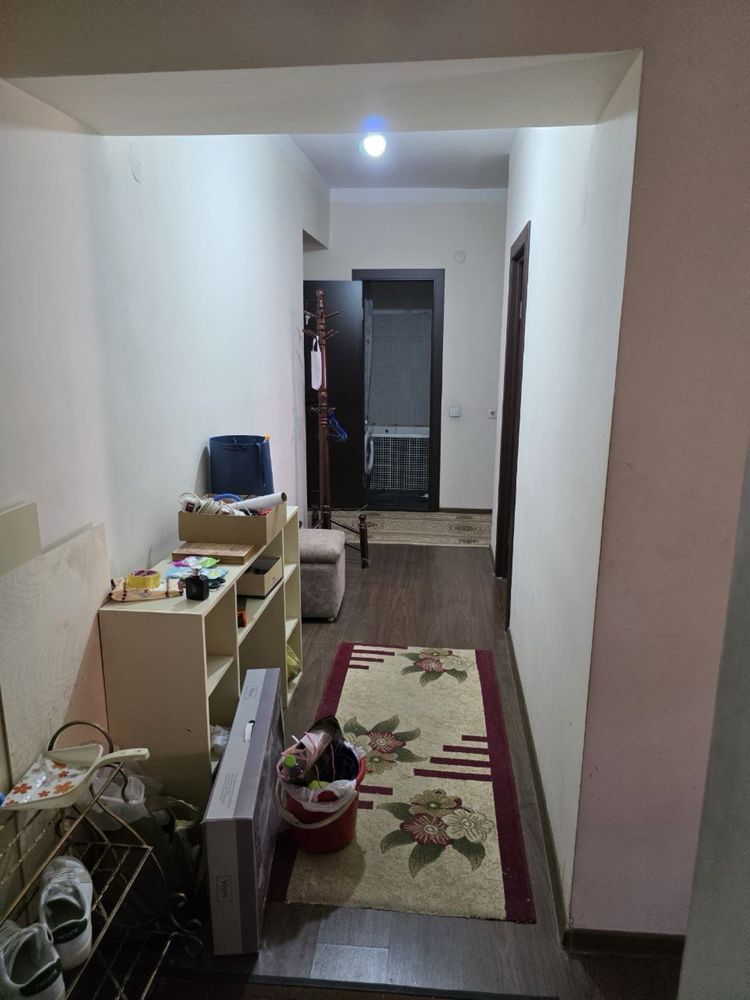 Sergeli 5 a 3 metro bekati 3 xona hamma sharoiti bor uzoq mudat oilaga