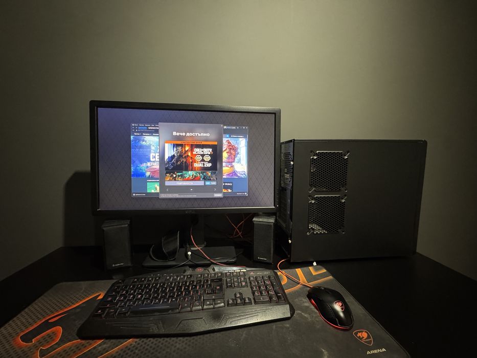 Компютър с монитор и аксесоари