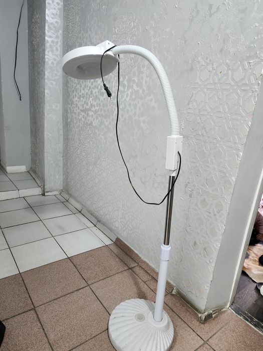Лампа лупа для косметолога