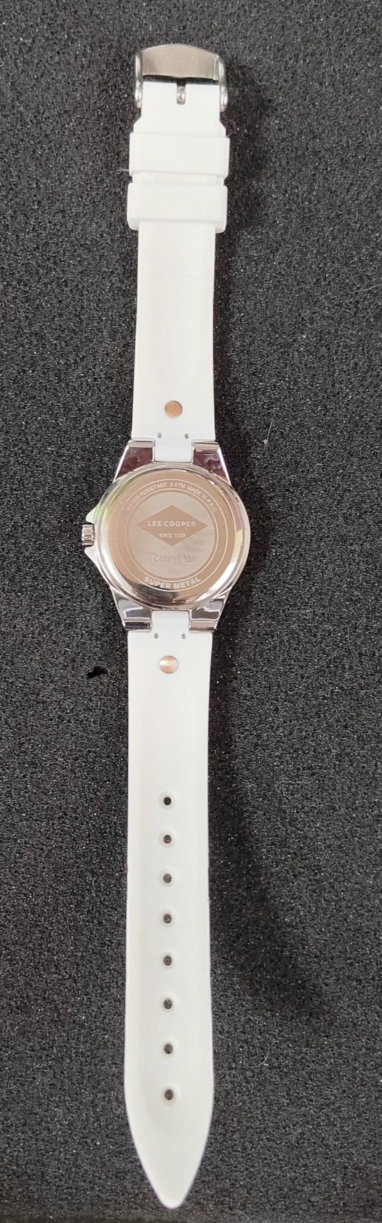 Продавам дамски часовник Lee Cooper