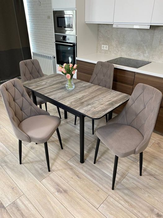 Отдам стол и стулья