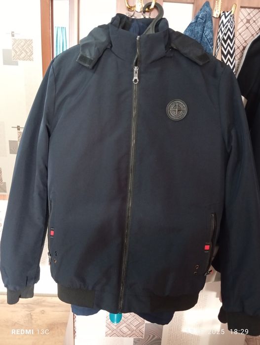 Продам куртку на мальчика 11-12 лет