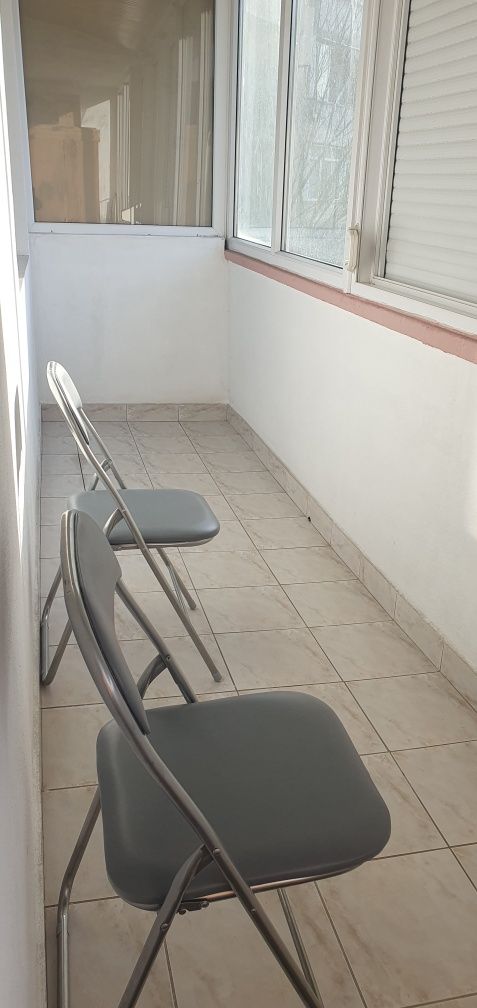 Închiriez garsoniera