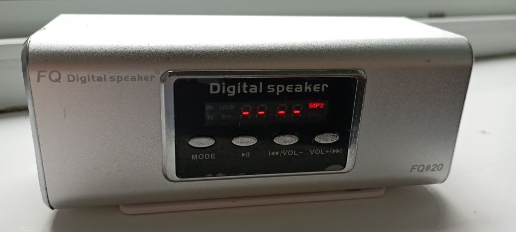 Boxa cu radio și mp3