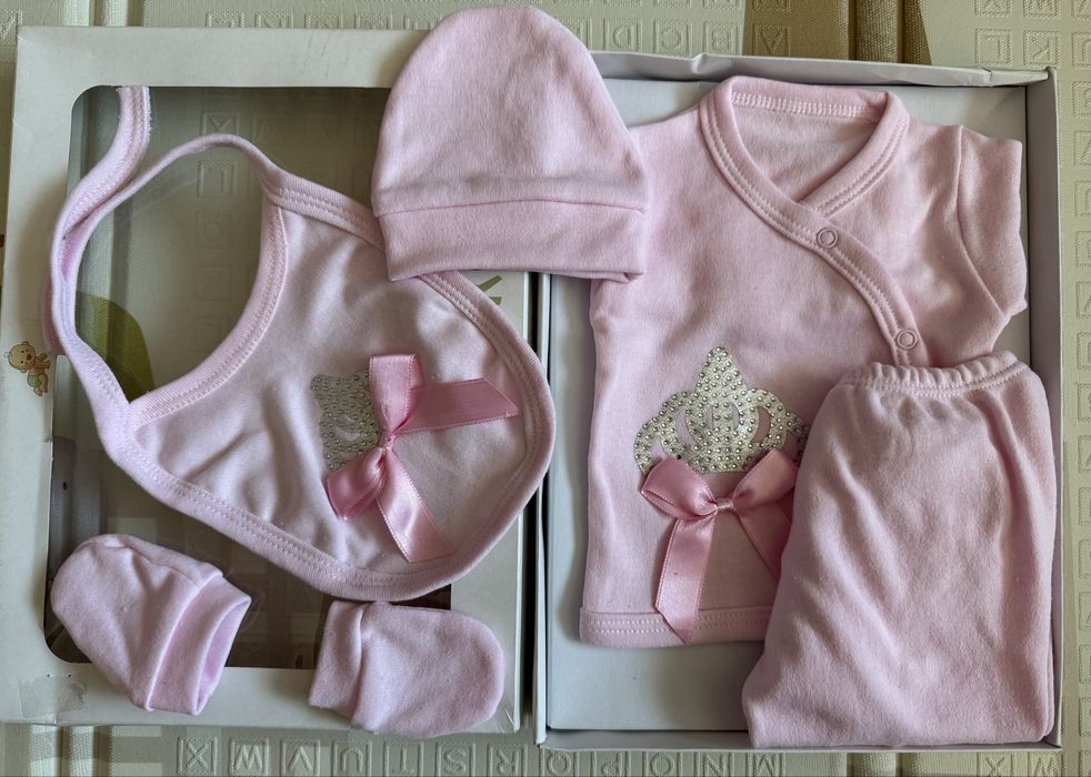 Бебешки комплект от 5 части Нов