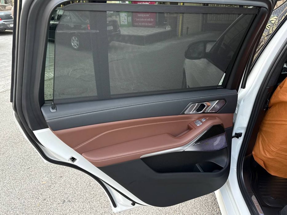 В продаже BMW X7 M60i