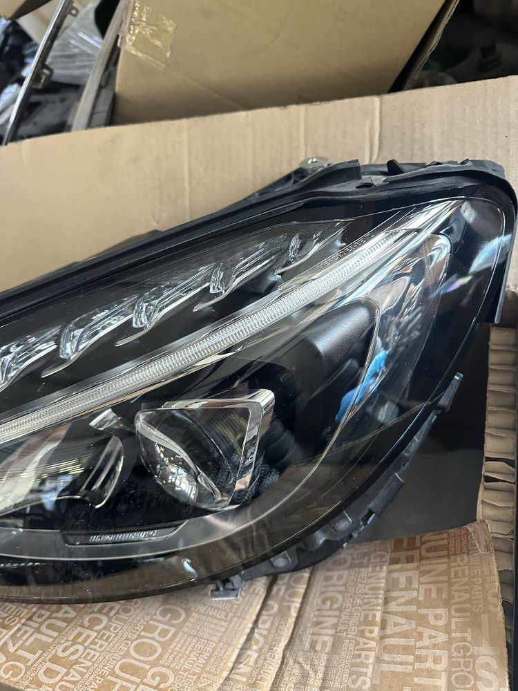 Mercedes w205 c class ляв фар ОеМ