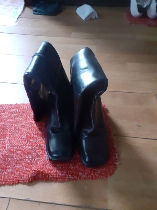 Vând haine foarte bune