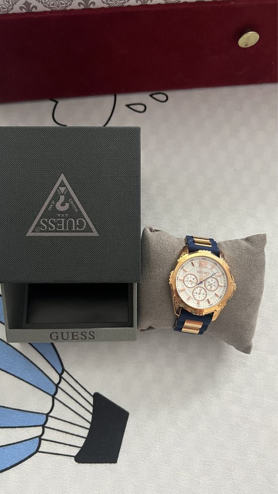 Ceas Guess dama  model W0325L8