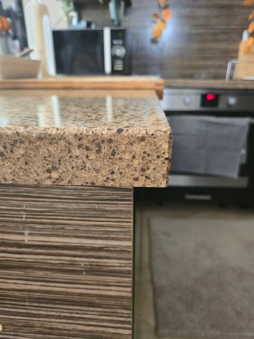 Кухня Хладилник Печка Абсорбатор Котлон Технически камък Мивка