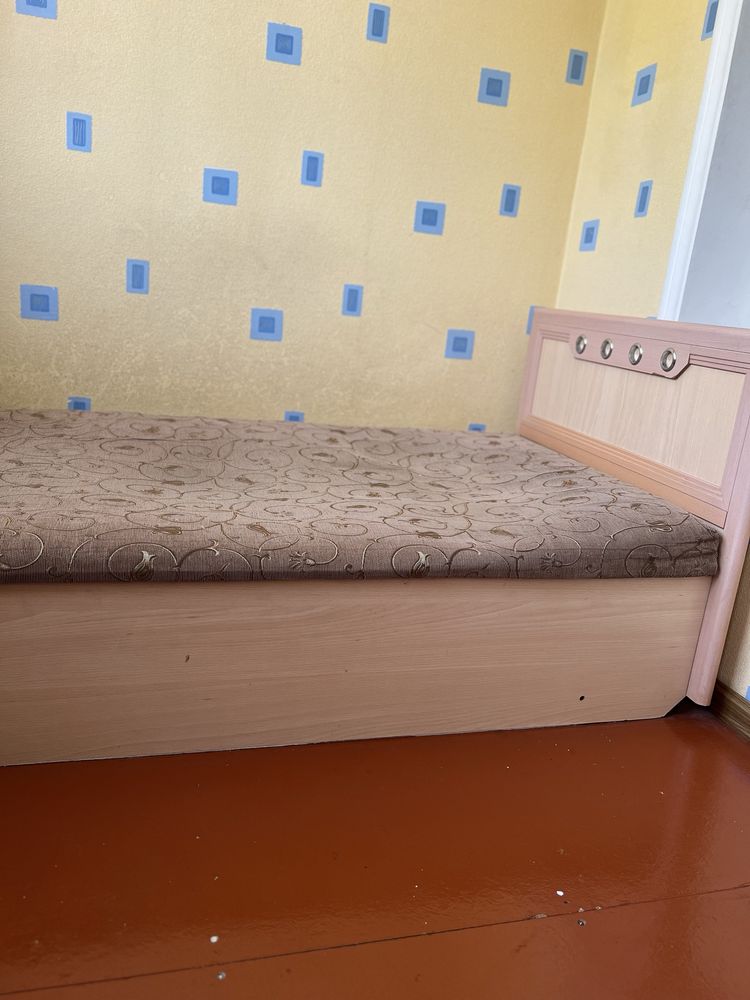 Кровать односпальная б/у
