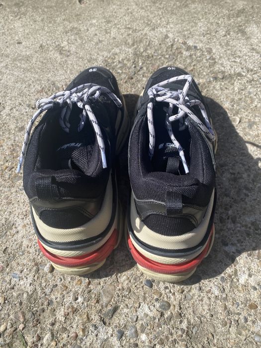 Vând încălțăminte sport Balenciaga