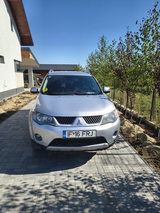 Vând Mitsubishi Outlander