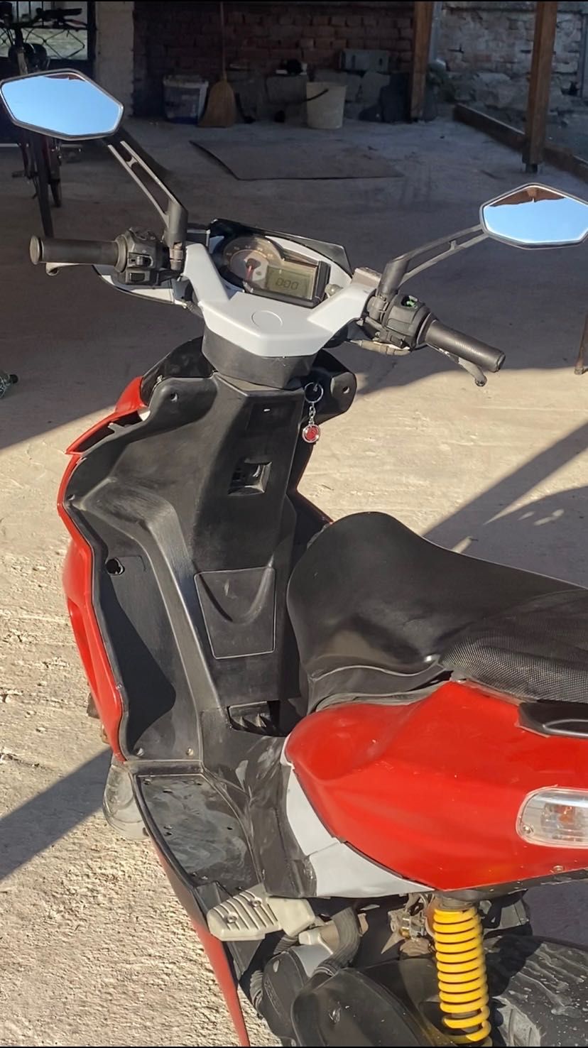 Скутер Aprilia 80 кубика с водно охлаждане
