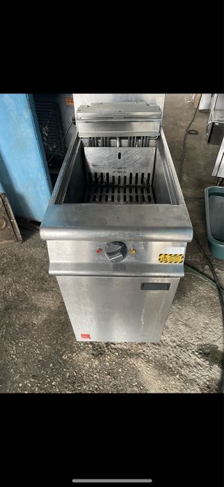 Професионален фритюрниk Falcon 20 лтр , една вана 20 лтр с две кошници