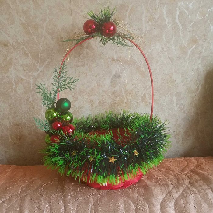 Коледни елха, венец, кошница
