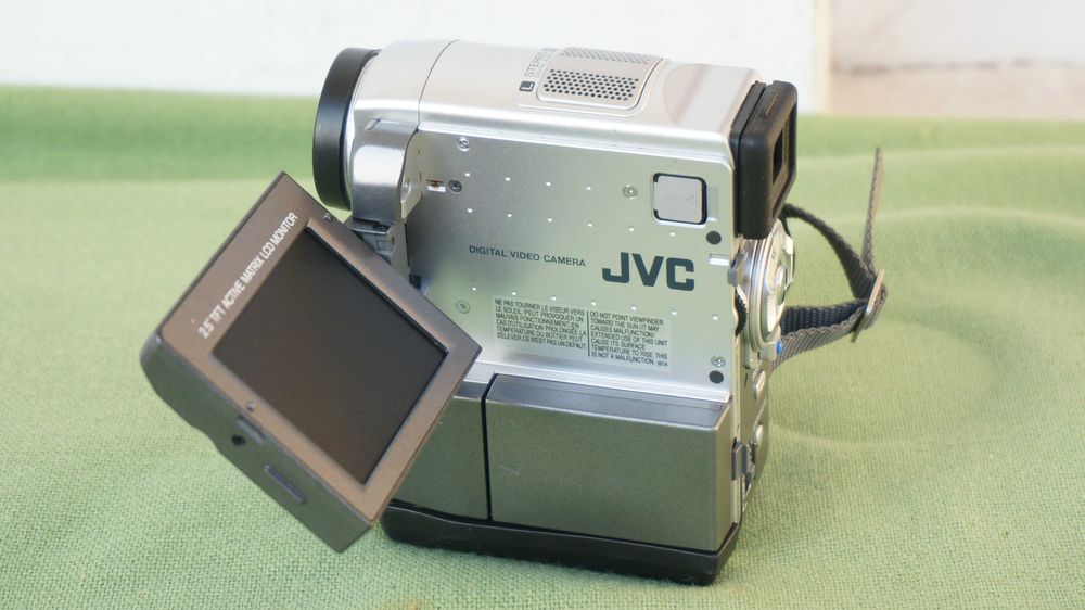 Video camera cu monitor LCD MiniDv JVC GR-VF75