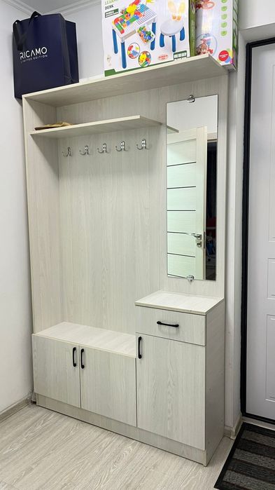 Продам прихожую ЛДСП