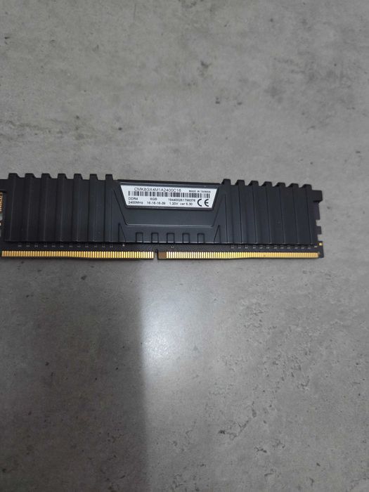 Corsair Vengeance LPX 8 GB DDR4-2400 (CL16)