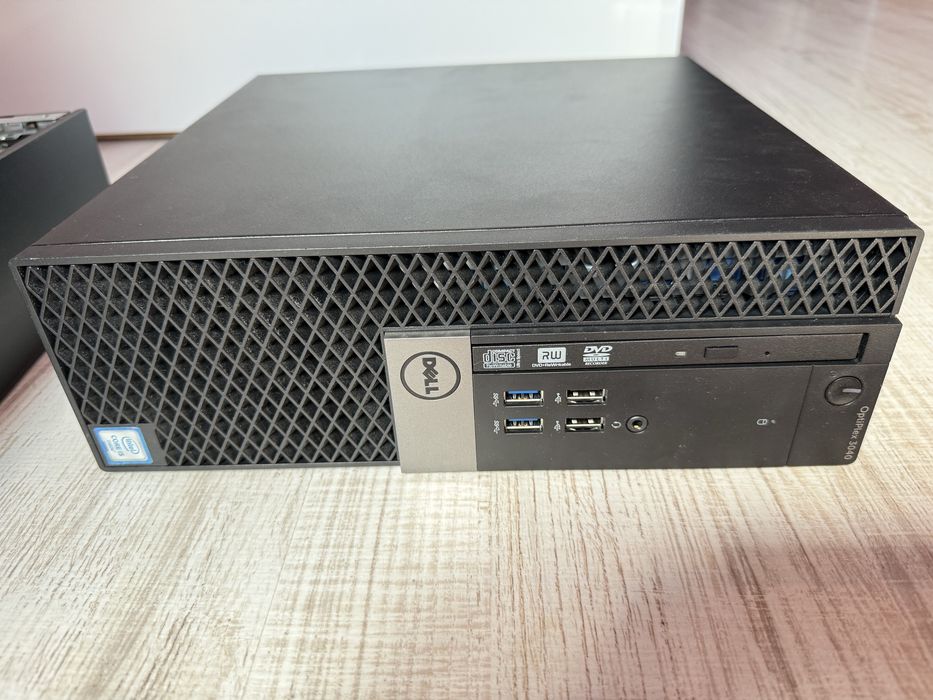 Продавам два компютъра DELL