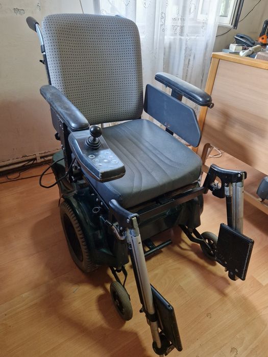Scaun rulant electric cu joystick – funcțional, 5 viteze
