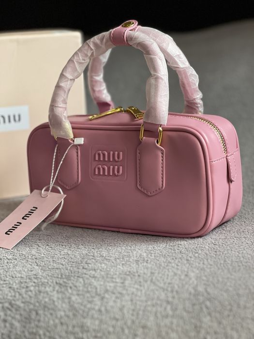 Розова чанта Miu Miu