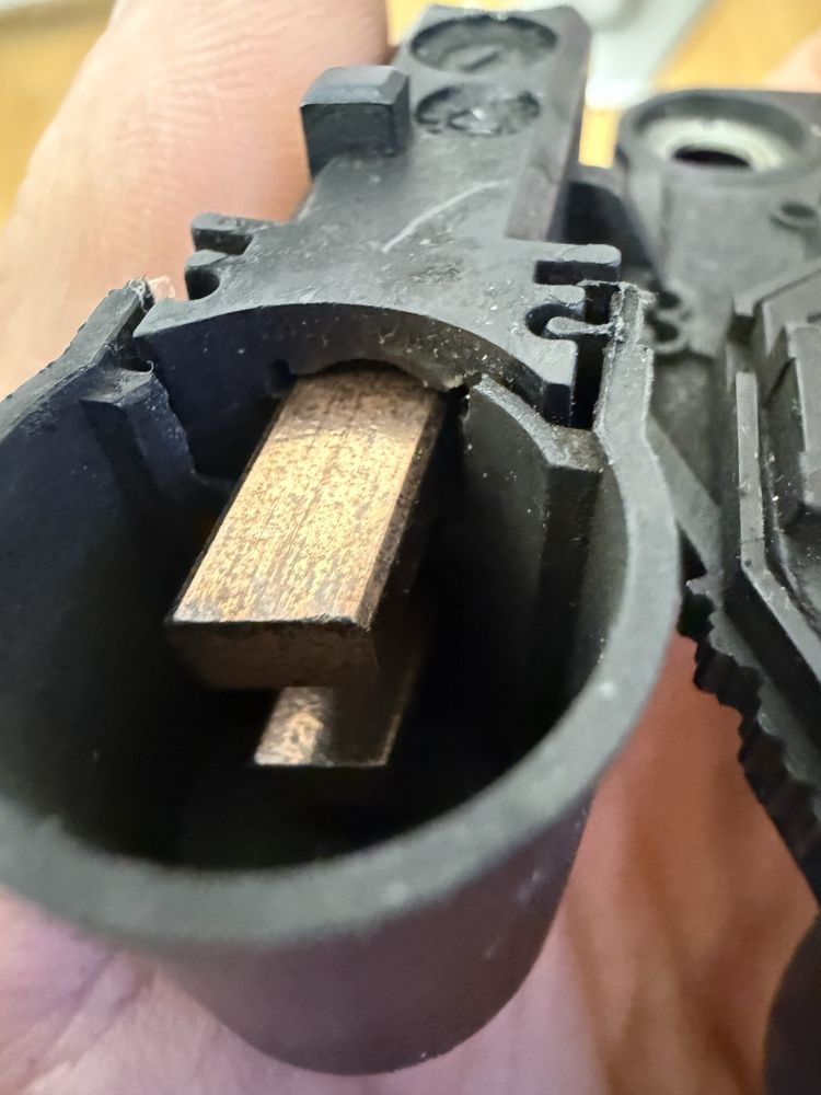 Regulator alternator Valeo Audi cod 2542957 (perii noi)