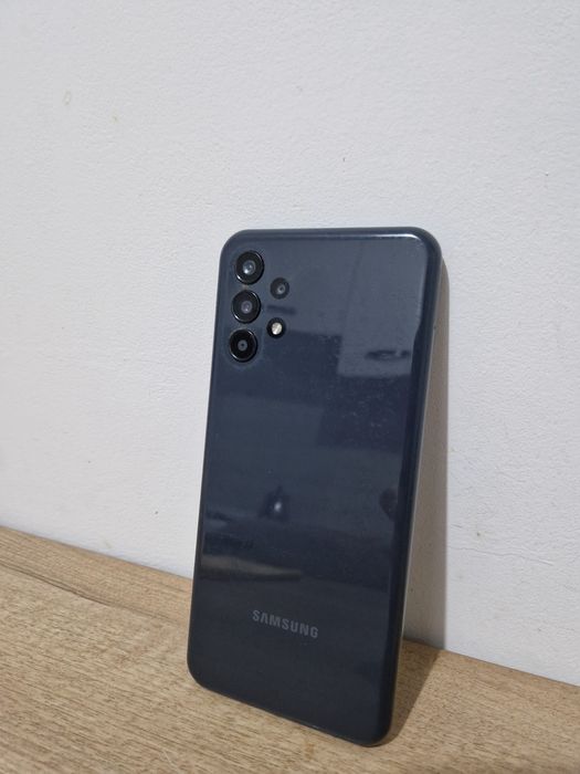 Samsung Galaxy A13 cu husa/ ecran crapat