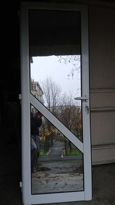 Usa termopan baie cu oglinda + toc  in stare buna