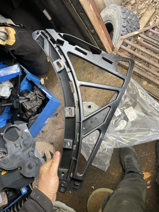 Държач за броня Porsche Cayenne 2016